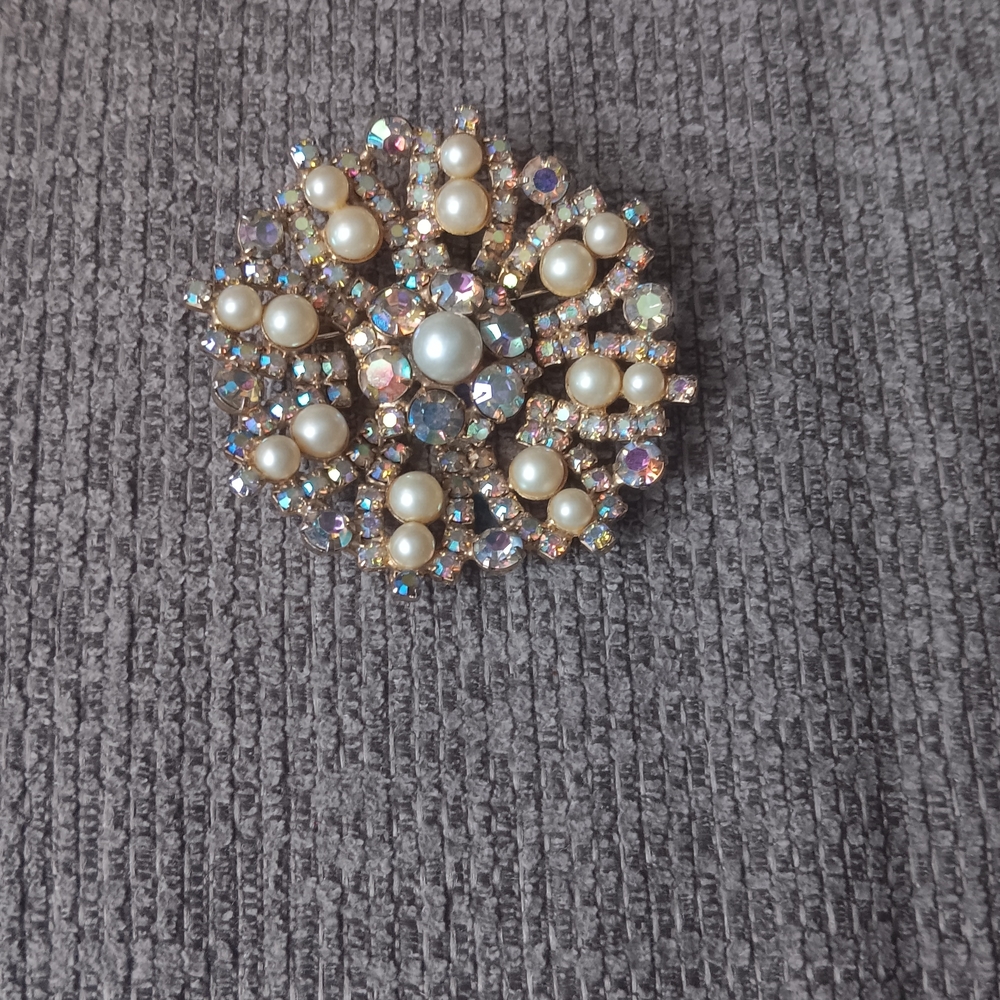 Elegant Pearl and Crystal Brooch